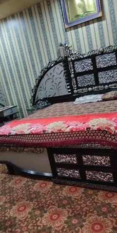 King Size Bed & Dressing Table