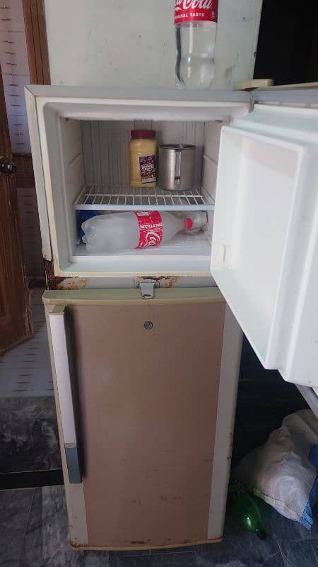 dawlance fridge medium size 1