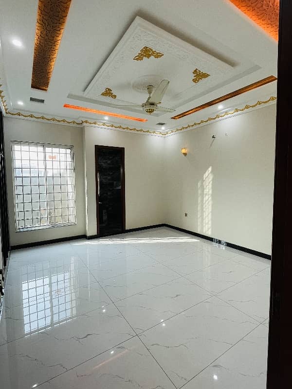 MAIN 150 FEET WIDE ROAD 1 KANAL SINGLE STORY HOUSE AVAILABLE FOR RENT IN JUBILEE TOWN 6