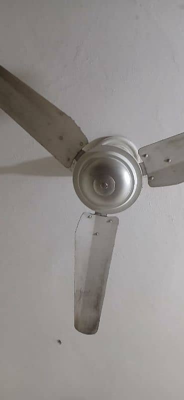 2 Ceiling fans 4