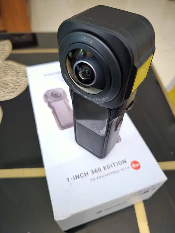 Insta360 ONE RS 1-Inch Edition just box open 2