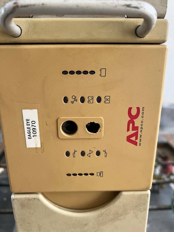 APC Smart UPS 3000 3