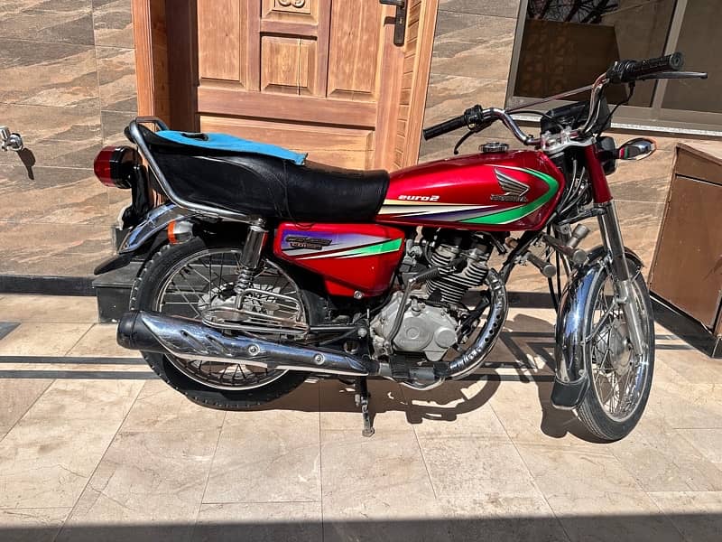 HONDA 125 (Red colour)  for sale by first owner 0