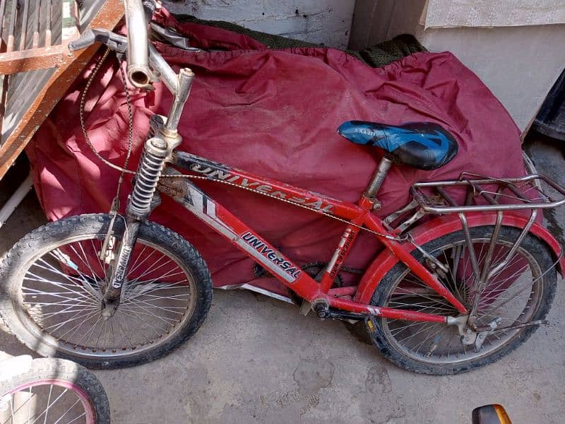 For Sale: Red Cycle - Perfect for Commuting and Fitness 0