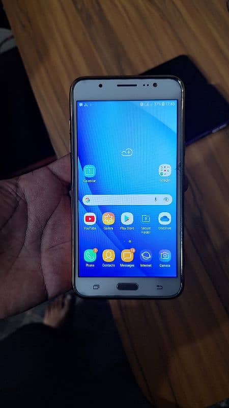 Samsung A12 or J710 or infinix Hot 8 12