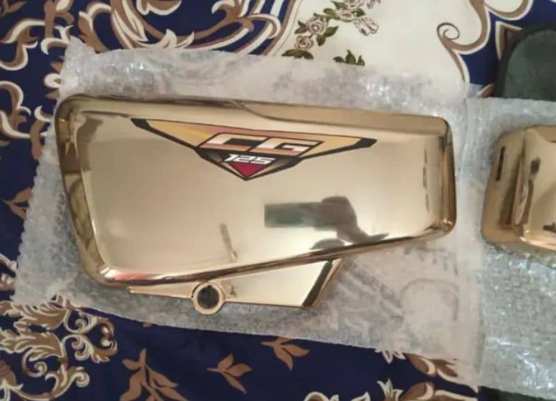 honda 125 gold edition original side cover 1