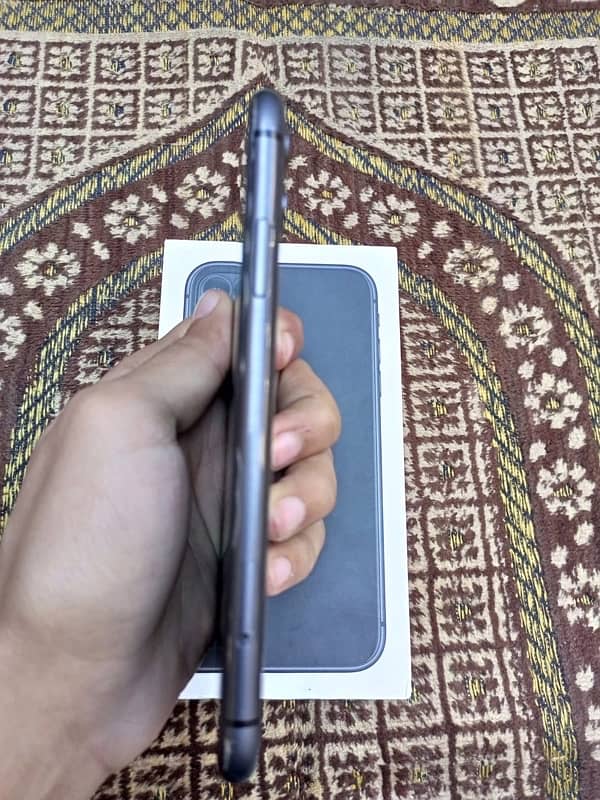 IPHONE 11 WITH BOX 7