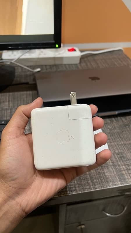 Apple MacBook charger 61w type c 100% orignal 0