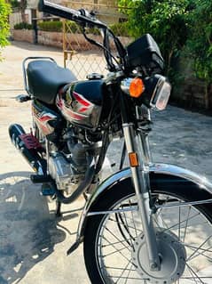 Honda 125 black color new condition main all documents clear