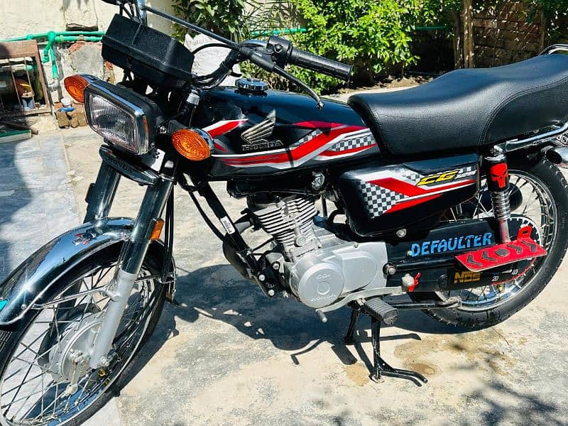 Honda 125 black color new condition main all documents clear 1