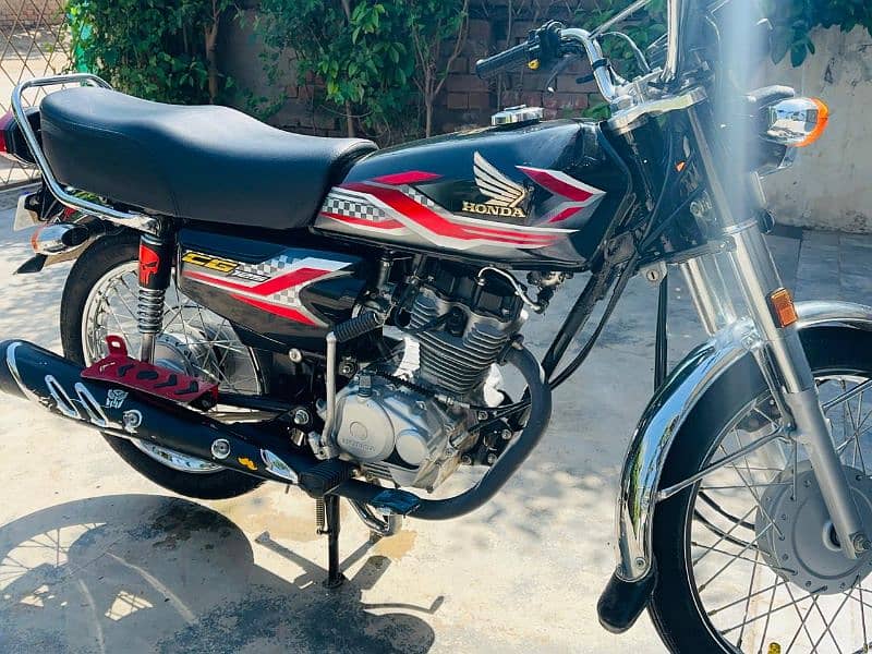 Honda 125 black color new condition main all documents clear 2