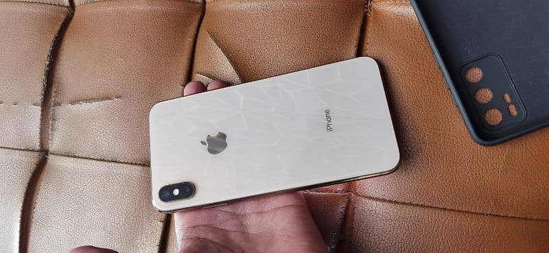 iphone xs max 64 GB official pta 7