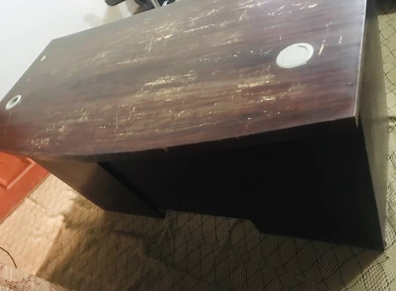 WOODEN COMPUTER TABLE | RS 3000 2