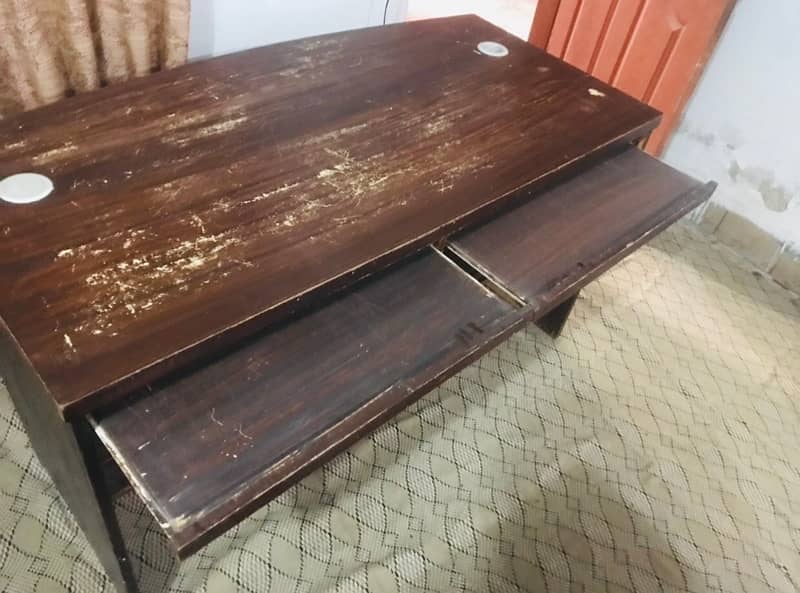 WOODEN COMPUTER TABLE | RS 3000 3