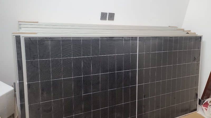 Jinko Solar Panel NType 585 watt  Single absorb brand new 14 plates 3