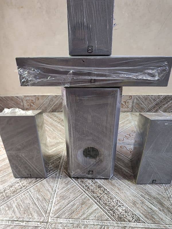 Yamaha bookshelf homethater 5.1 powered subwoofer 03009217309 0