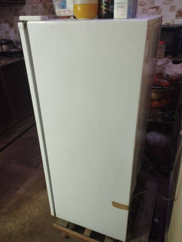 Dawlance medium size fridge 1