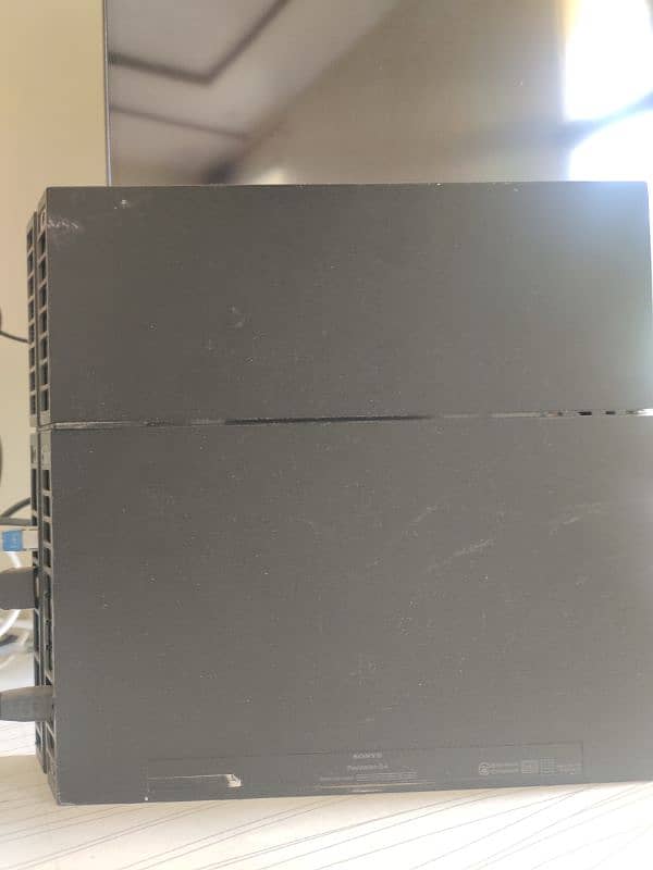 PS4 for sale with 2 controllers and 3 games 5