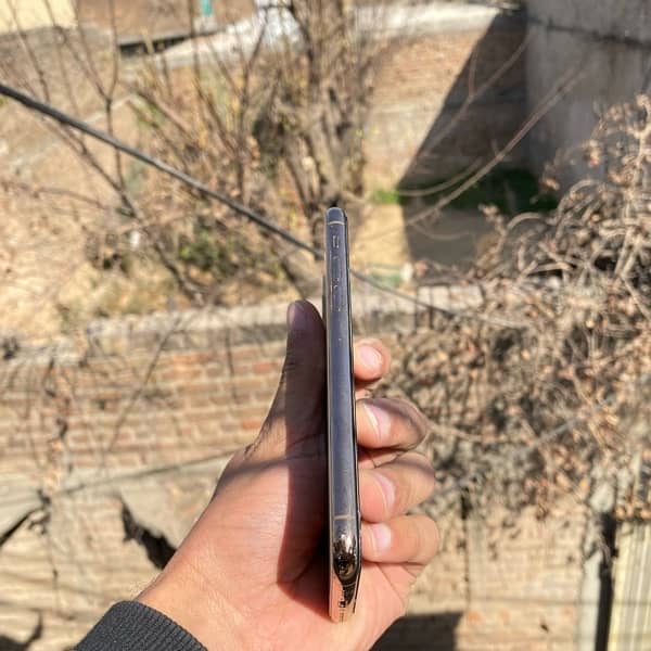 iphone 11pro (urgent sale) 2