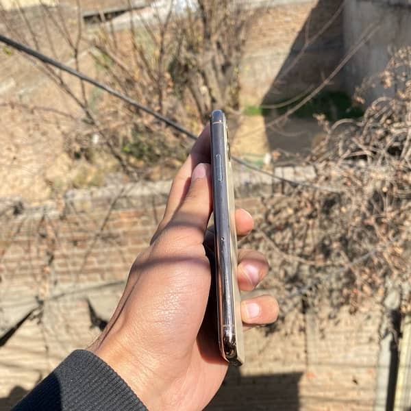 iphone 11pro (urgent sale) 4