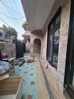 Allama Iqbal town 10 Marla seperate lower portion at prime location