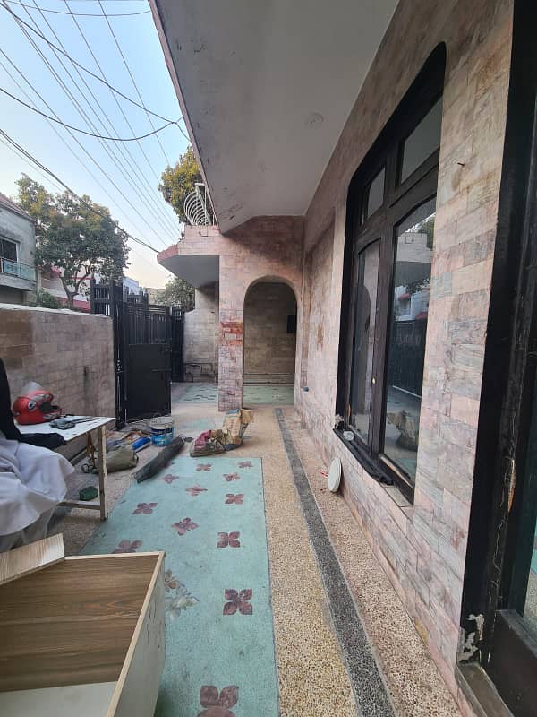 Allama Iqbal town 10 Marla seperate lower portion at prime location 0