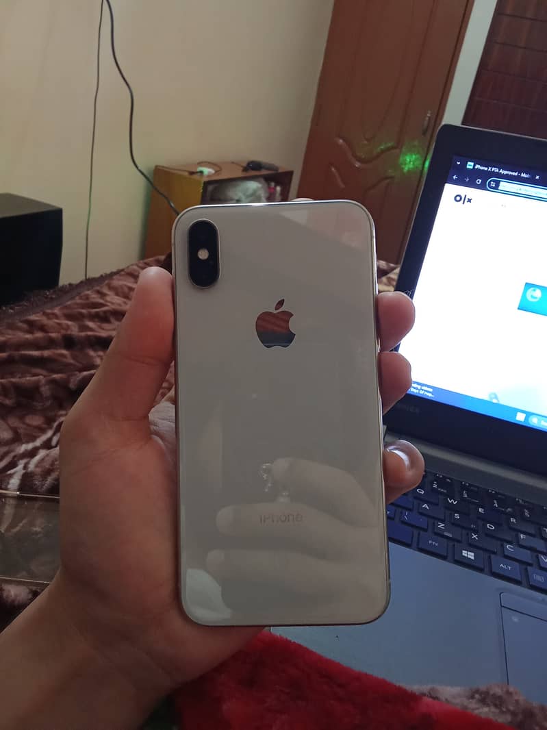 Apple iPhone X 4