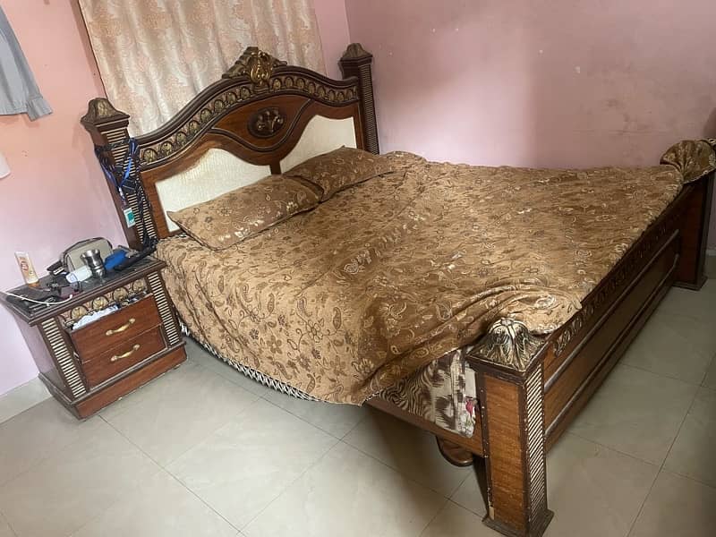 doublebed with two sidetable and one dressing table and three woderope 1