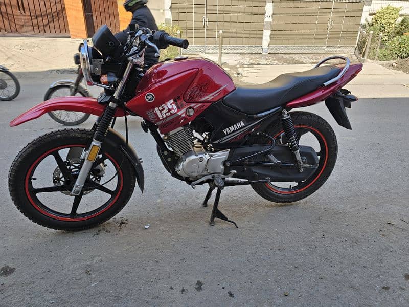 yamaha ybr 125G 2022 new sticker urgent sale 2