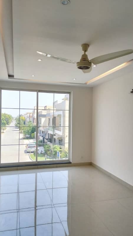 House For Grabs In 5 Marla Lahore 5