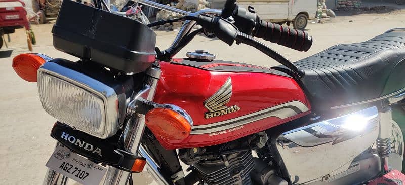 Honda 125SE 4