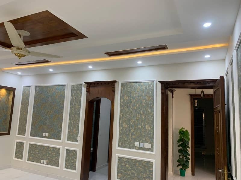 House Sized 10 Marla Is Available For sale In Bahria Town - Sector C 6