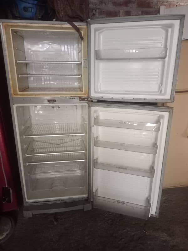 Dawalnce Medam size Fridge for sale 3