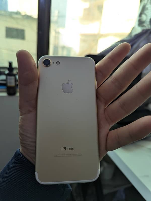 Iphone 7 | 128 GB | Golden-Non PTA| 9/10 condition 0