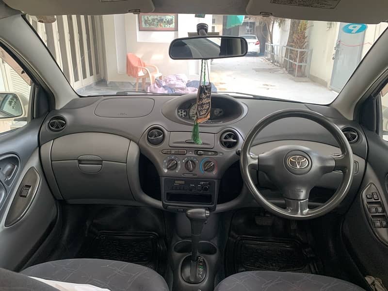 Toyota Vitz 2002 4