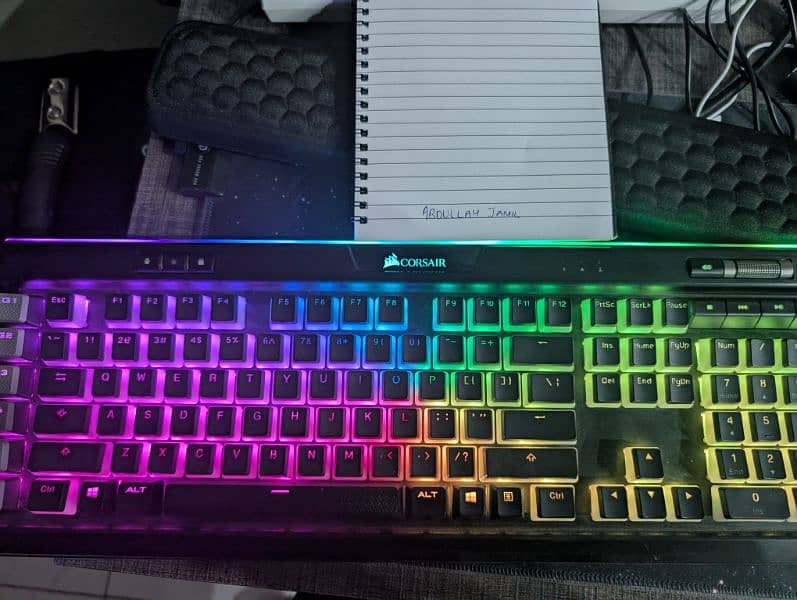 Corsair k95 Platinum mechanical rgb keyboard 0