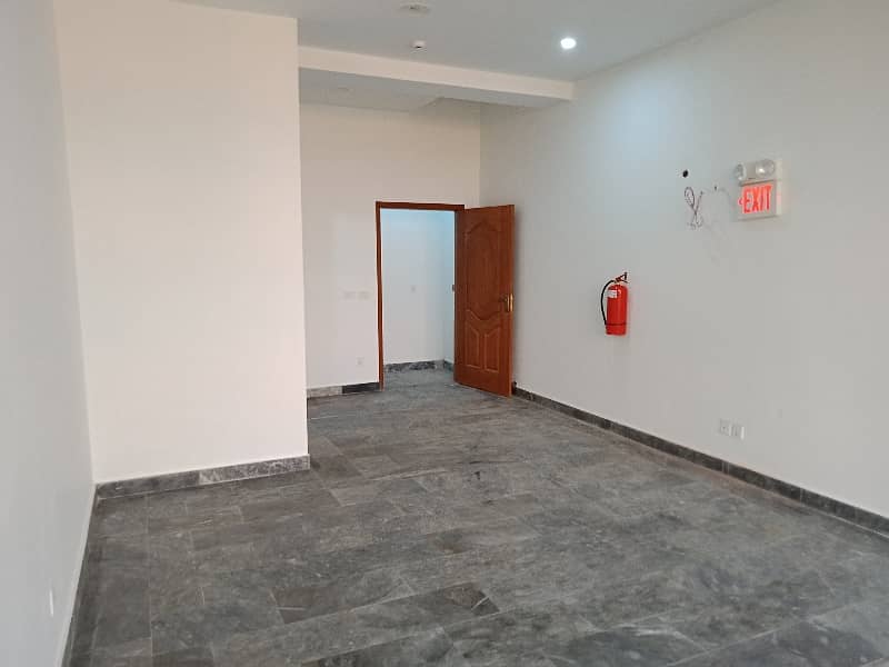 02 MARLA OFFICE FIRST FLOOR PHASE 8 U BLOCK 3