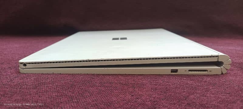 Microsoft (Surface Book) 1