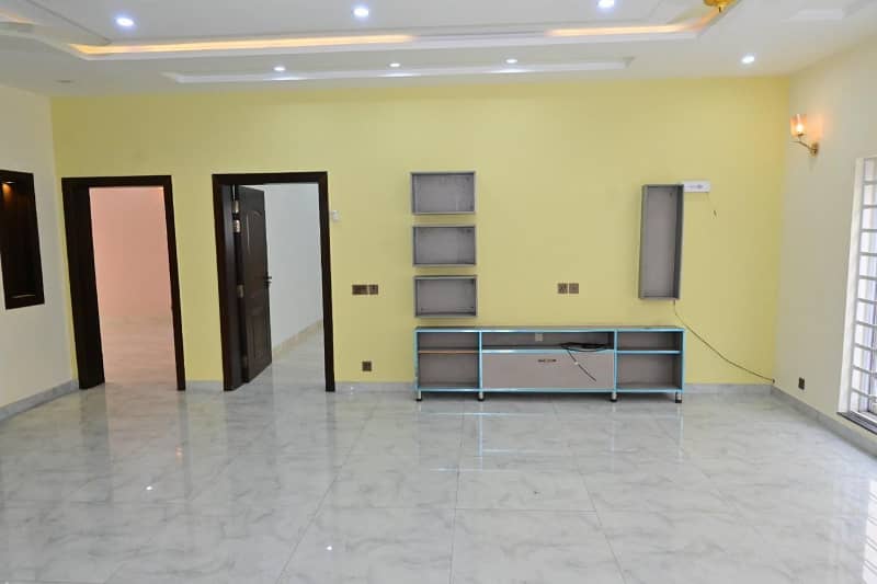 1 Kanal house (with gas) for sale in Sector C, New Shaheen Block 23