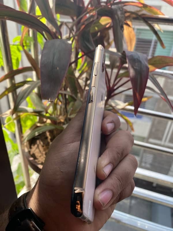 iphone xs max  pta approved 2