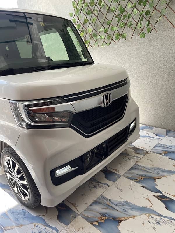 Honda N Box Custom Pearl White 2