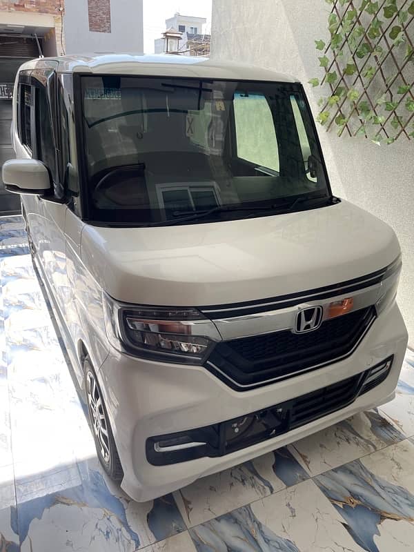 Honda N Box Custom Pearl White 7