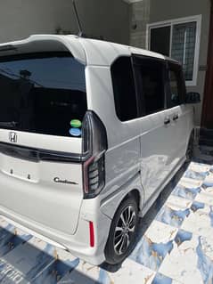 Honda N Box Custom Pearl White