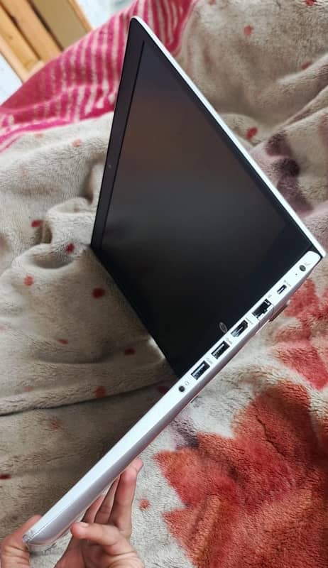 Urgent sell HP laptop i3 8th generation 1