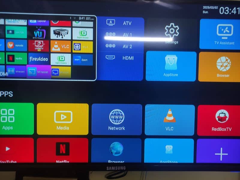 Smart Tv,Double Glass 32 inch Led, just like brand new! 1