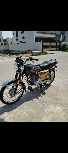 HONDA 125 2024 Goldan & Black