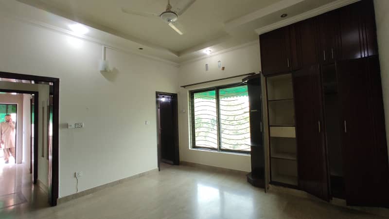 10 Marla Upper Portion Available For Rent 7