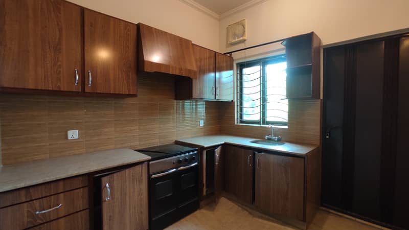 10 Marla Upper Portion Available For Rent 19