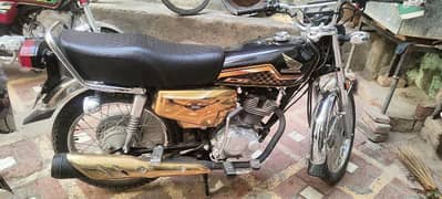 Honda 125 Special Edition Golden & Black