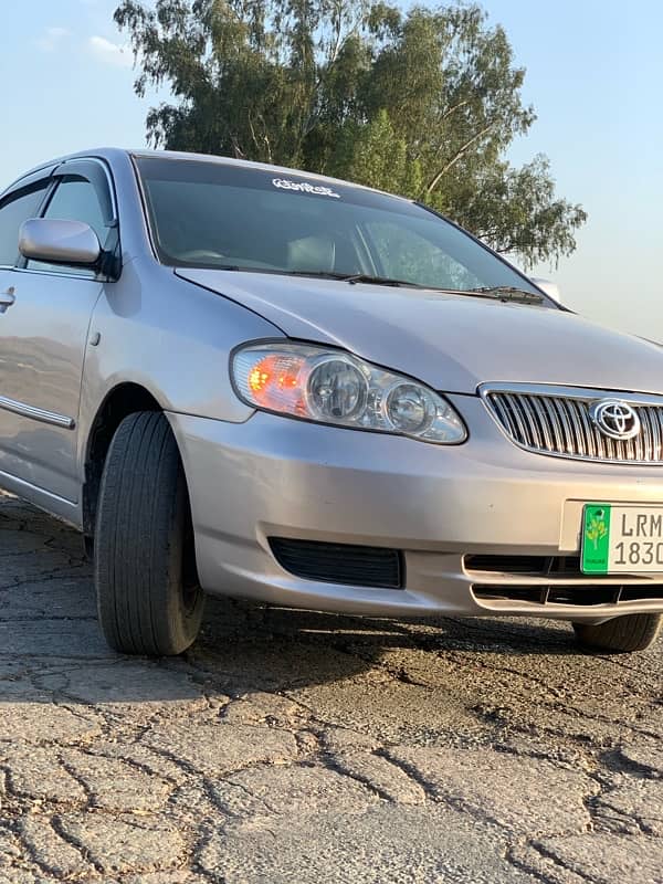 Toyota Corolla SE Saloon manual 2003 model 2